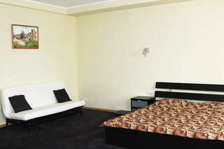 Гостиница Верхний Миз Можайск Двое взрослых и ребенок до 12 лет-2